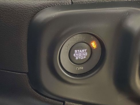 Used 2019 Jeep Wrangler Unlimited Sahara image 24