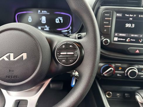 Used 2025 Kia Soul LX w/ LX Technology Package FWD image 24