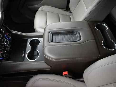 Used 2022 Chevrolet Suburban LT w/ Luxury Package image 31