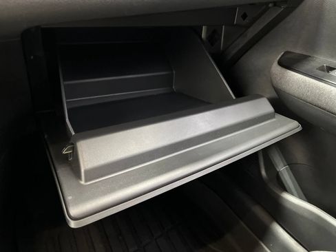 Used 2025 Nissan Kicks SV FWD image 27