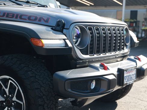 Used 2025 Jeep Wrangler Unlimited Rubicon AWD/4WD image 7