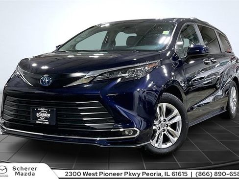 Used 2024 Toyota Sienna XLE w/ XLE Plus Package image 1