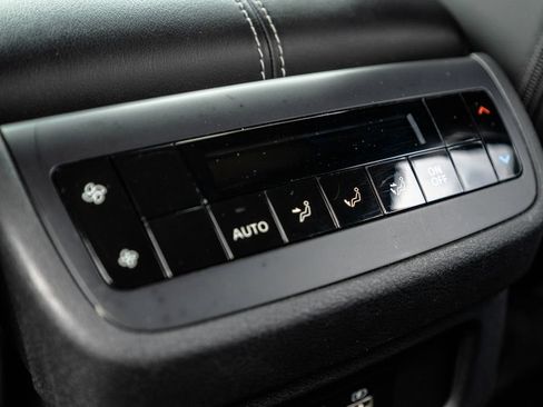 Used 2023 Nissan Pathfinder SL FWD image 34