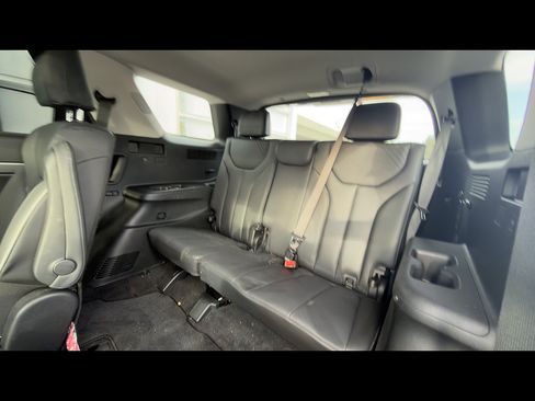 Used 2024 Hyundai Palisade SEL w/ Premium Package FWD image 8