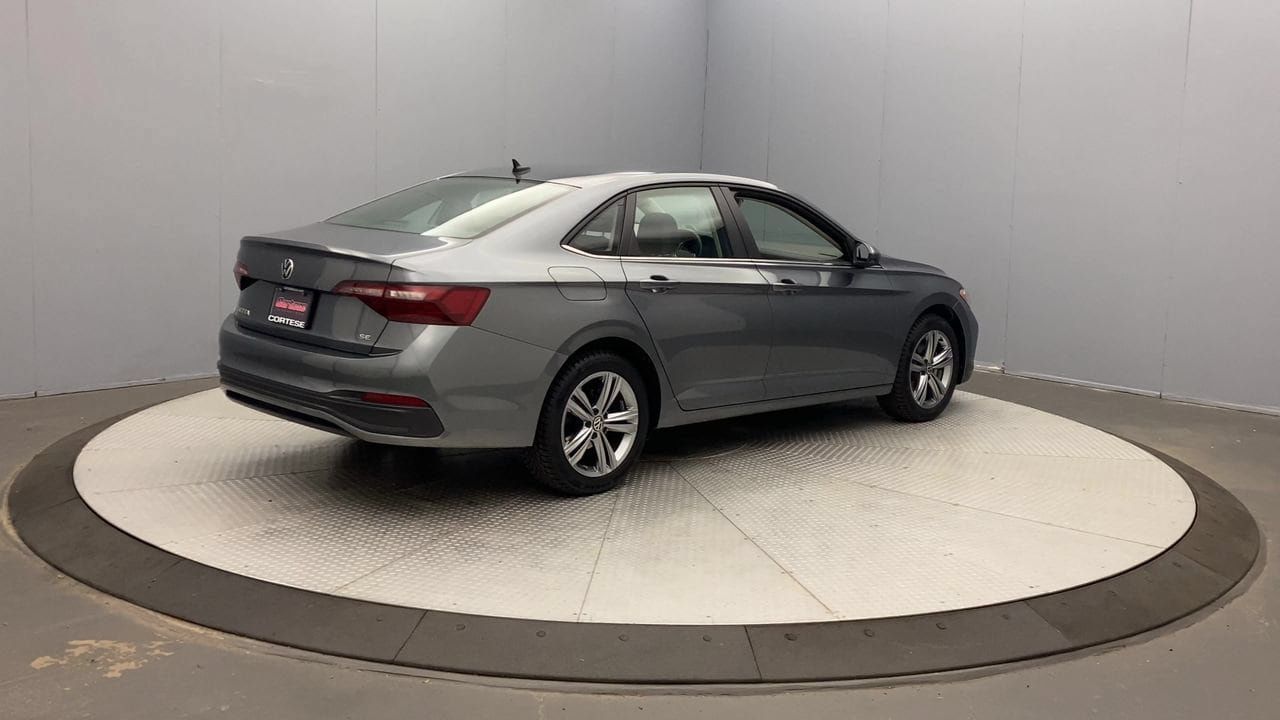 Used 2024 Volkswagen Jetta SE FWD image 5