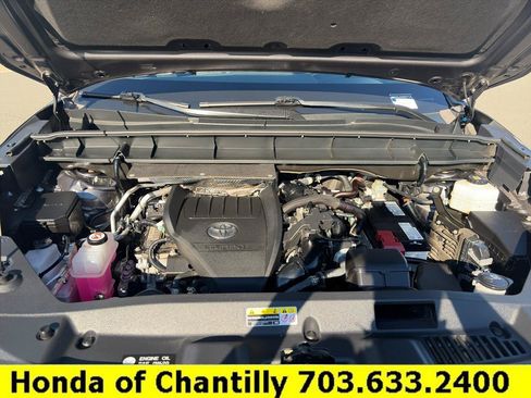Used 2023 Toyota Highlander LE AWD/4WD image 32