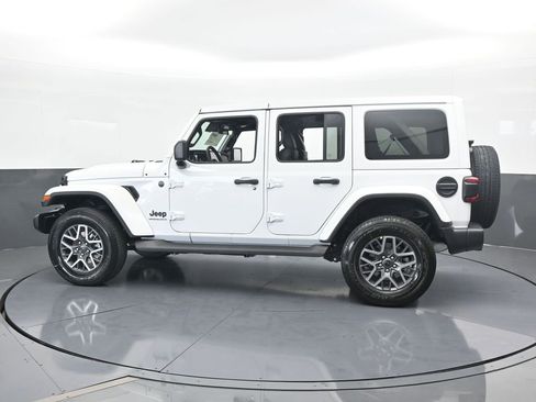 Used 2025 Jeep Wrangler Sahara AWD/4WD image 3