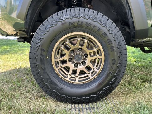 Used 2022 Toyota Tacoma SR5 w/ Trail Edition image 11