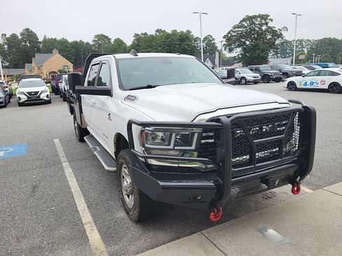 Used 2022 RAM 2500 Big Horn AWD/4WD image 3
