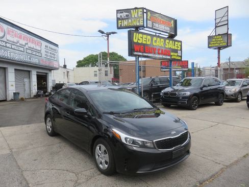 Used 2017 Kia Forte LX FWD image 3