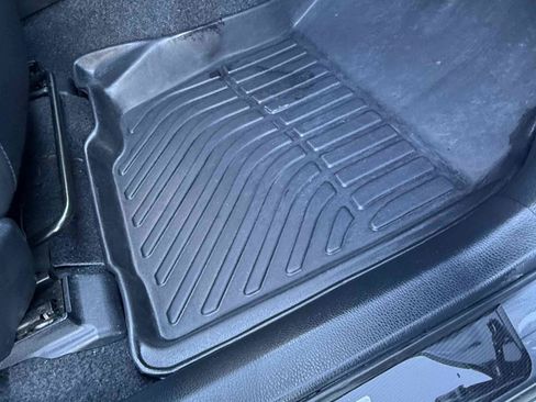 Used 2018 Toyota RAV4 SE w/ All Weather Liner Package FWD image 63