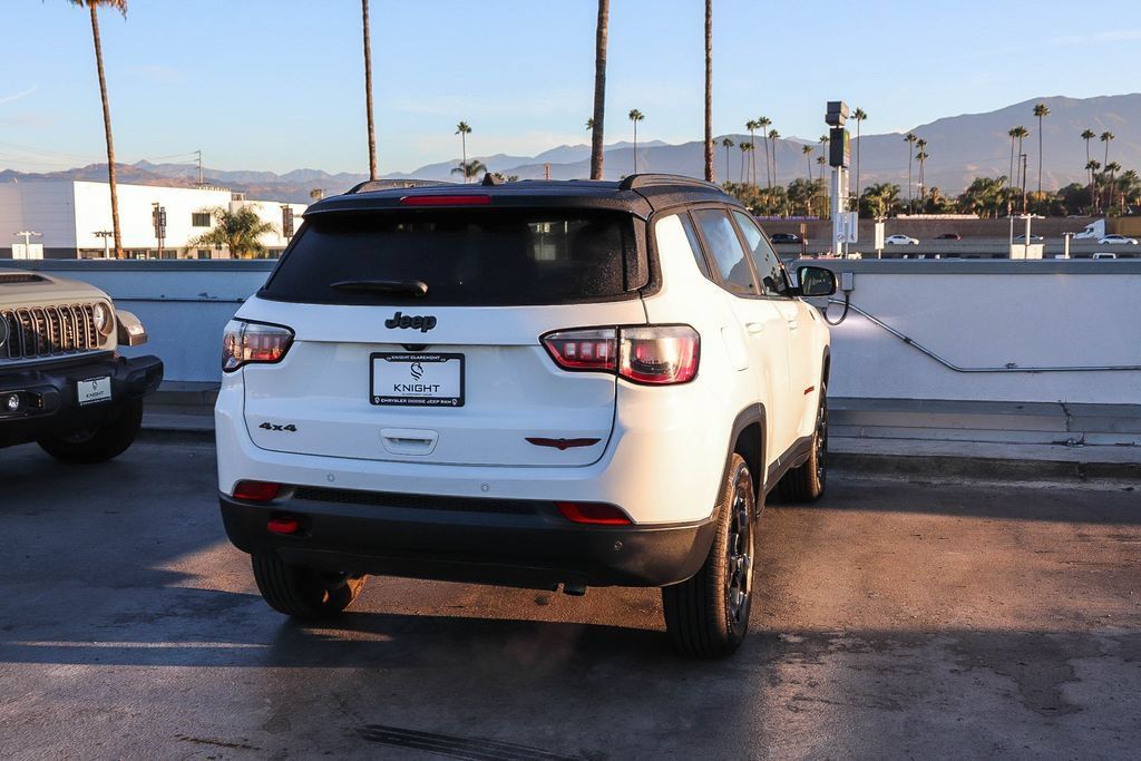 Used 2024 Jeep Compass Trailhawk AWD/4WD image 9