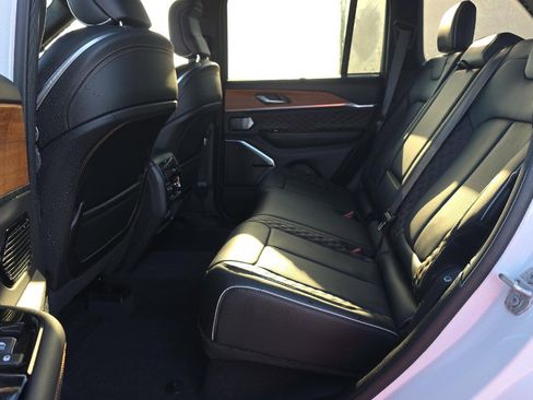Used 2023 Jeep Grand Cherokee Summit AWD/4WD image 10