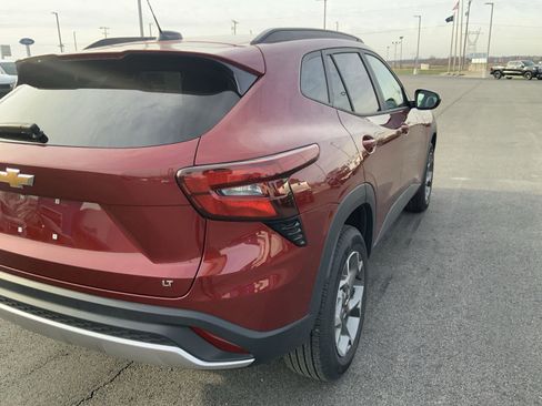 Used 2025 Chevrolet Trax LT w/ LT Convenience Package image 17