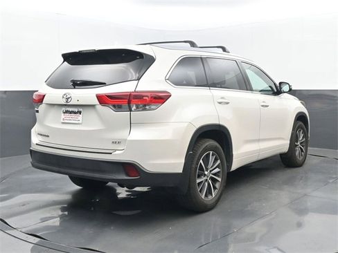 Used 2018 Toyota Highlander XLE image 6