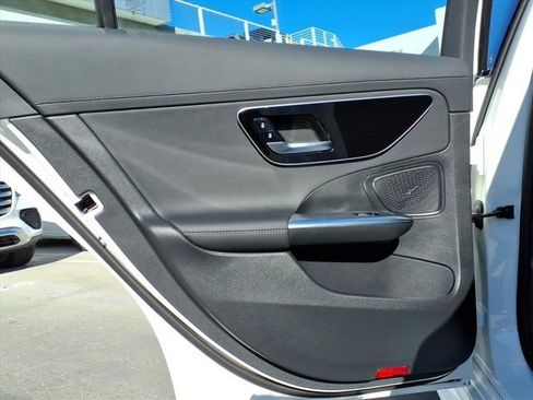Used 2025 Mercedes-Benz C 300 4MATIC Sedan image 17