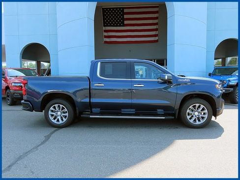 Used 2019 Chevrolet Silverado 1500 High Country w/ Safety Package II AWD/4WD image 2