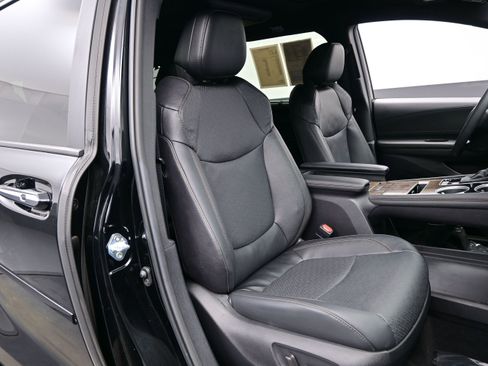 Used 2025 Toyota Sienna Limited AWD/4WD image 14