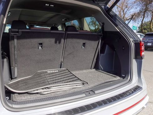 Used 2025 Volkswagen Atlas Peak Edition SE image 29