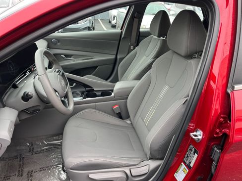 Used 2025 Hyundai Elantra SEL image 37
