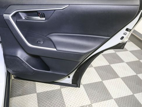 Used 2020 Toyota RAV4 XLE AWD/4WD image 20