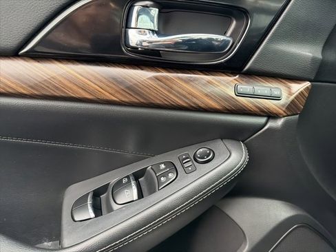 Used 2017 Nissan Maxima Platinum image 20