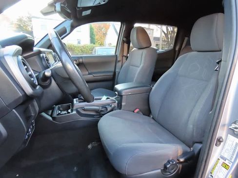 Used 2019 Toyota Tacoma TRD Sport image 14