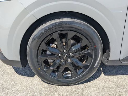 Certified 2024 Kia Carnival SX Prestige FWD image 11