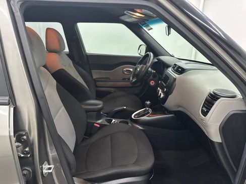 Used 2017 Kia Soul FWD image 22
