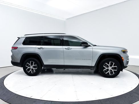 Used 2024 Jeep Grand Cherokee L Limited w/ Luxury Tech Group II image 37