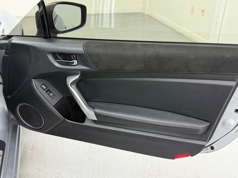 Used 2017 Toyota 86 image 16