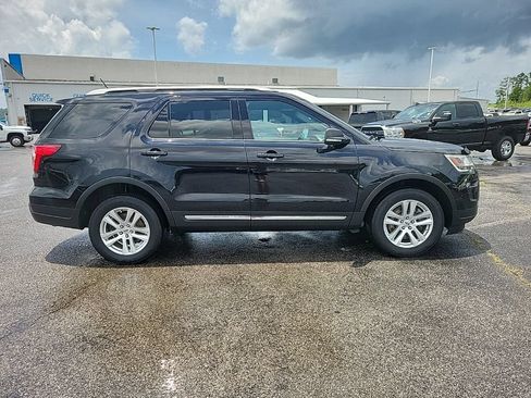 Used 2019 Ford Explorer XLT w/ Equipment Group 202A AWD/4WD image 4