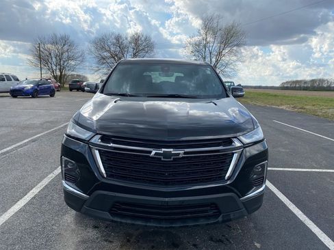 Used 2023 Chevrolet Traverse LT FWD image 2