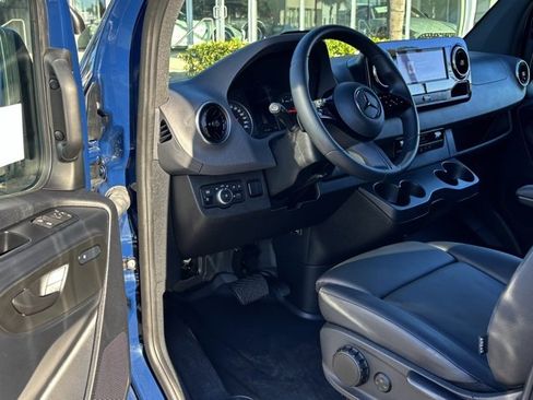 Used 2025 Mercedes-Benz Sprinter 2500 image 13
