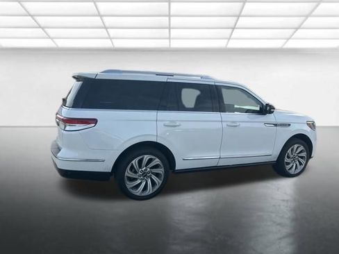 Used 2024 Lincoln Navigator Reserve image 7