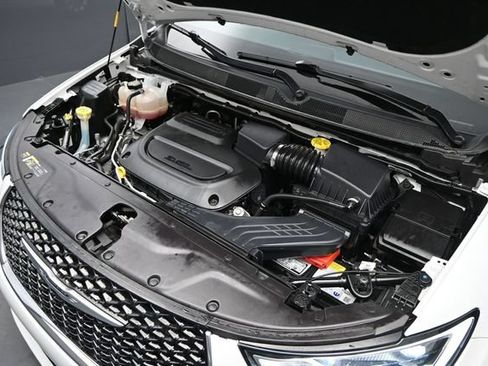 Used 2026 Chrysler Pacifica Limited FWD image 47