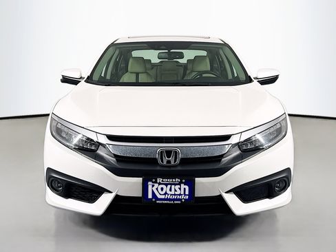 Used 2017 Honda Civic Touring image 2