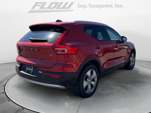 Used 2019 Volvo XC40 T4 Momentum image 7