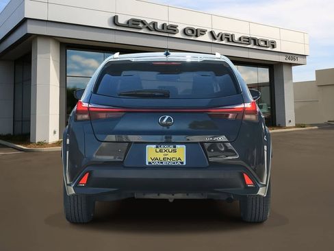 Used 2022 Lexus UX 200 image 3