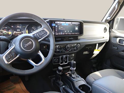 Used 2025 Jeep Wrangler Unlimited Sahara w/ Safety Group AWD/4WD image 13