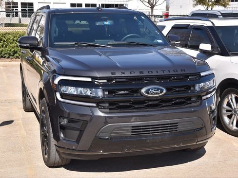 Certified 2023 Ford Expedition Limited image 4