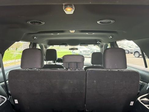 Used 2018 Ford Explorer XLT image 18