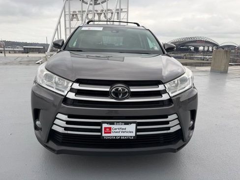 Certified 2017 Toyota Highlander XLE image 9