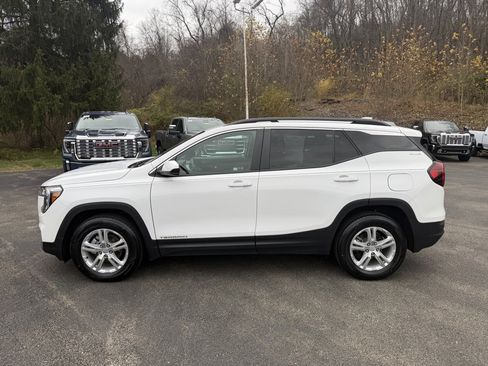 Used 2024 GMC Terrain SLE w/ Driver Convenience Package image 6