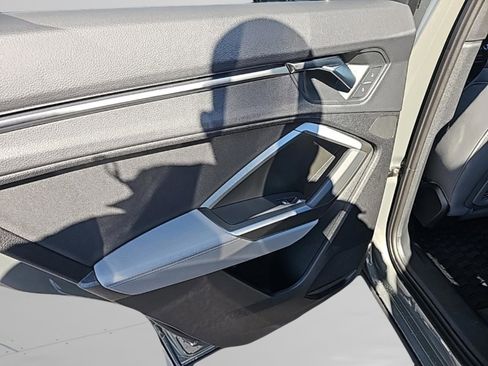 Used 2025 Audi Q3 2.0T Premium image 30