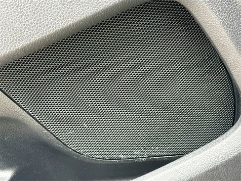 Used 2018 Ford Explorer XLT image 19