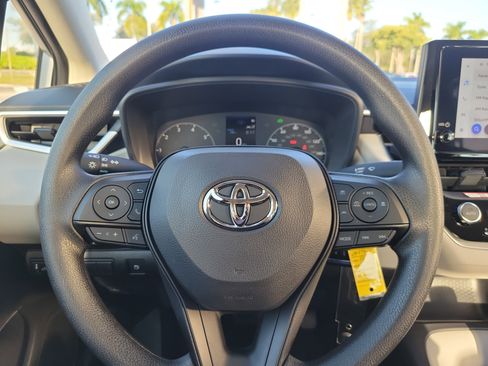 Used 2025 Toyota Corolla LE image 15