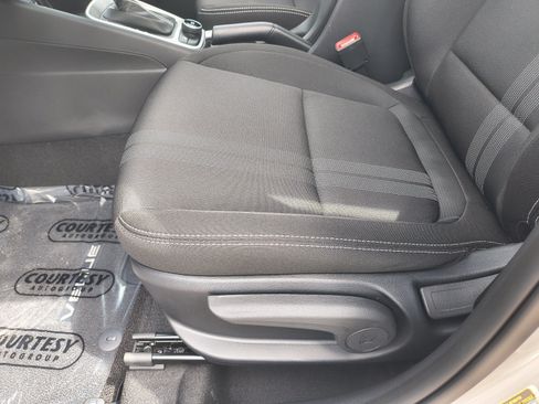 New 2026 Hyundai Venue SEL FWD image 19