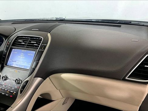 Used 2020 Lincoln Nautilus FWD image 12