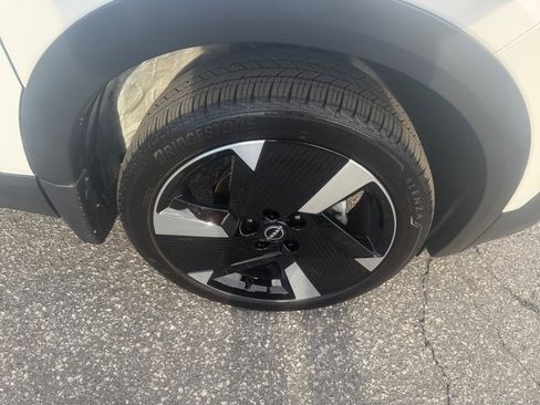 Used 2025 Nissan Kicks SR image 29